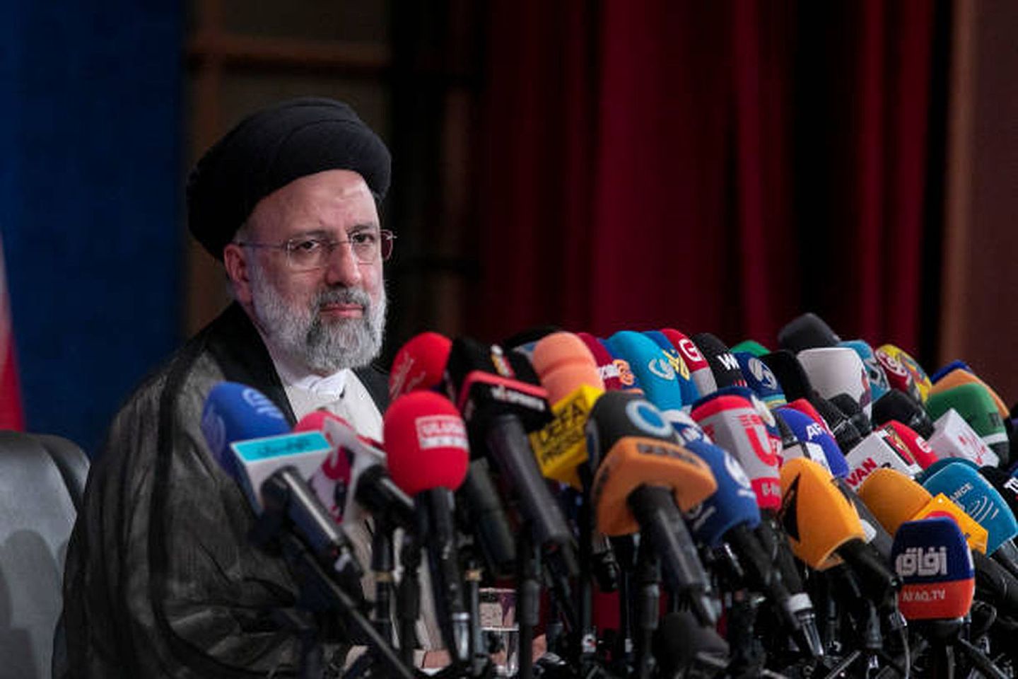 2021年6月21日，德黑兰，伊朗当选总统莱希参加胜选后的首场新闻发布会。（Getty Images）