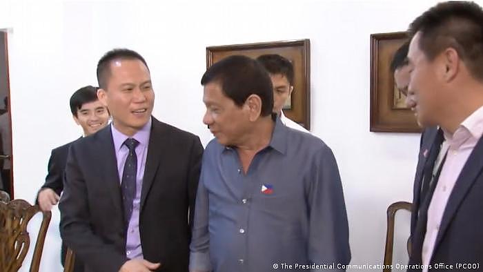 Philippinen Duterte und Michael Yang treffen die Eigentümer der Pharmally International Holding Company