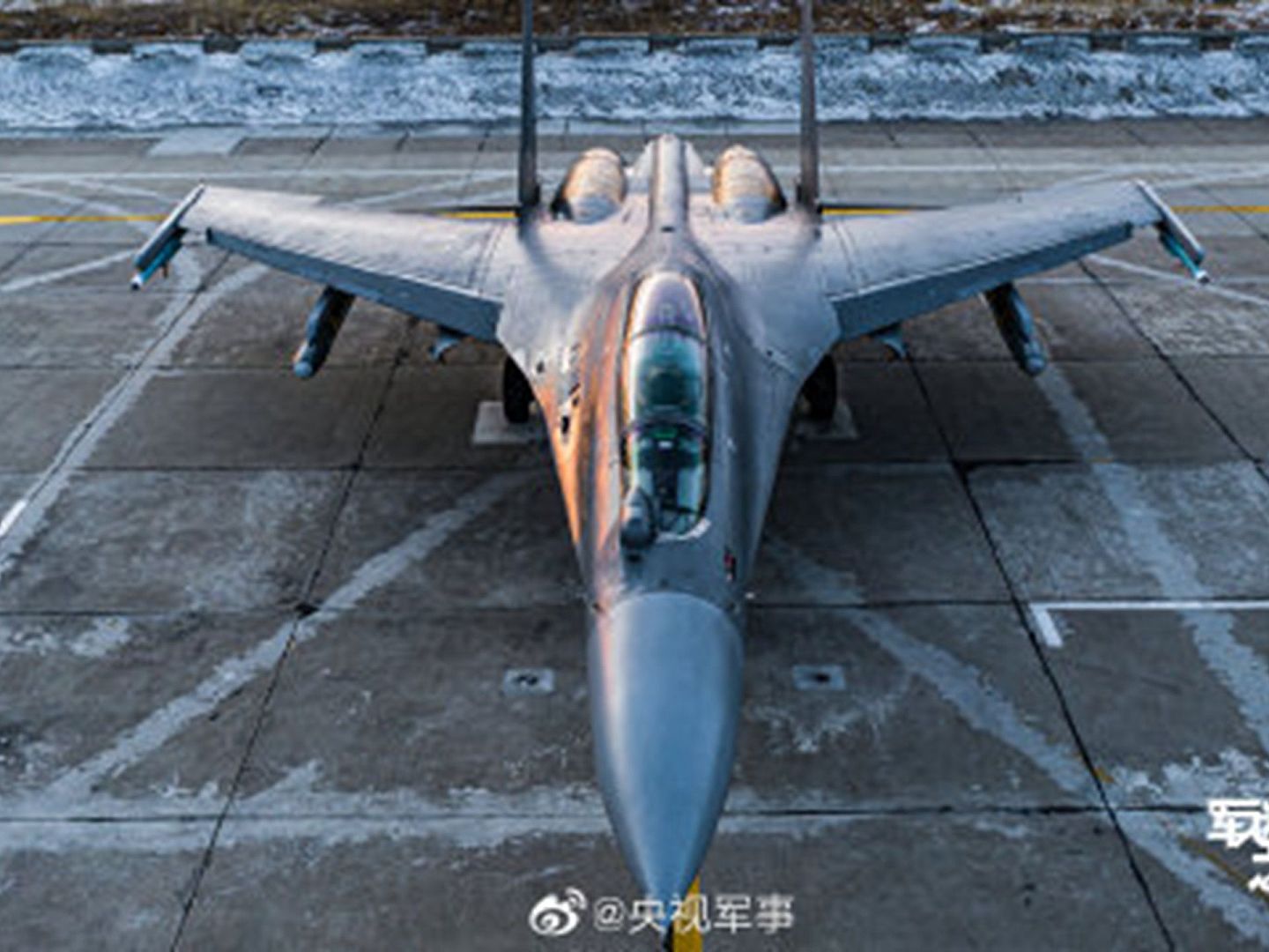 中国央视军事微博发布歼-16高清大图。（微博@央视军事）