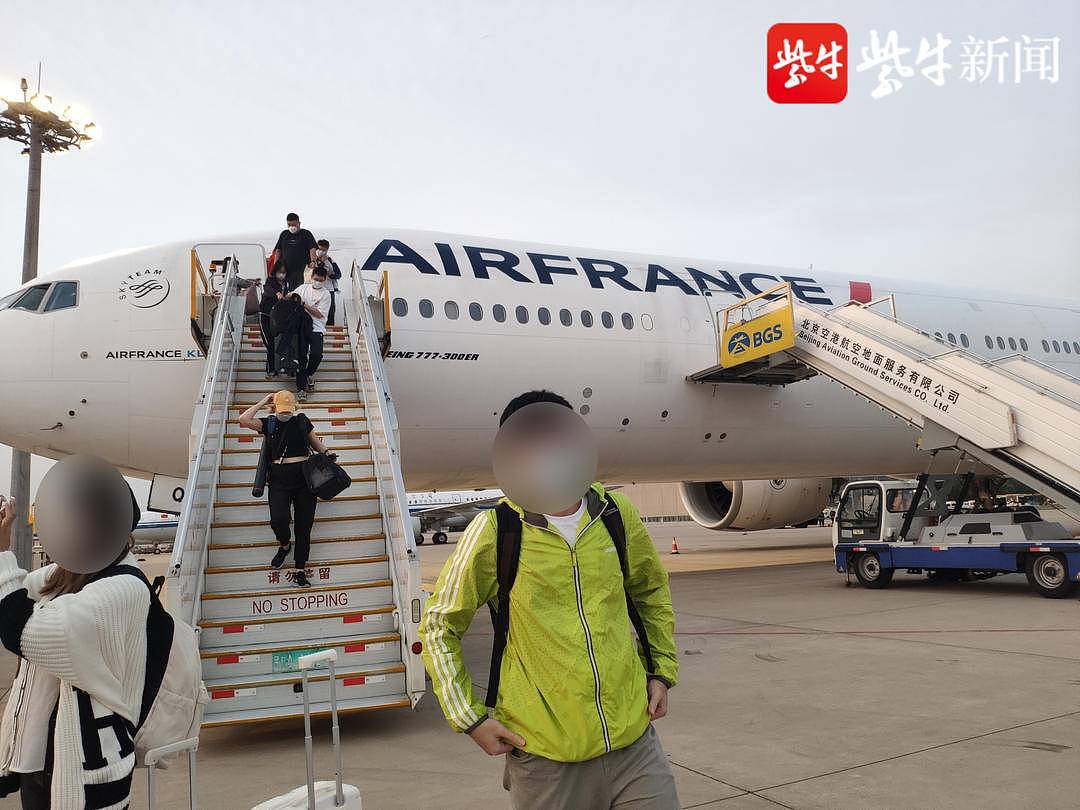 法航北京至巴黎航班起飞后遇险返航 后舱发出巨响有乘客闻到糊味