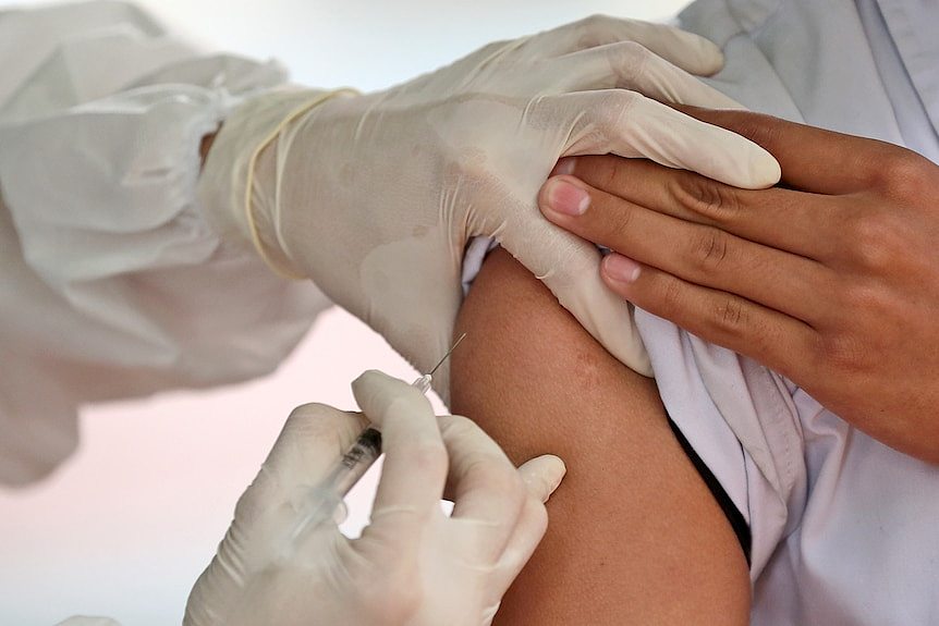 新冠疫苗接种指标成为解封的一个衡量尺度。