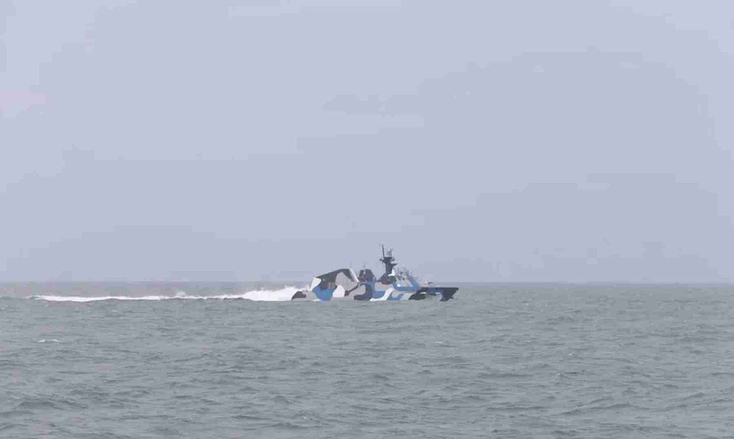 东部战区海军某导弹快艇大队舰艇编队航行。（微信@东部战区）