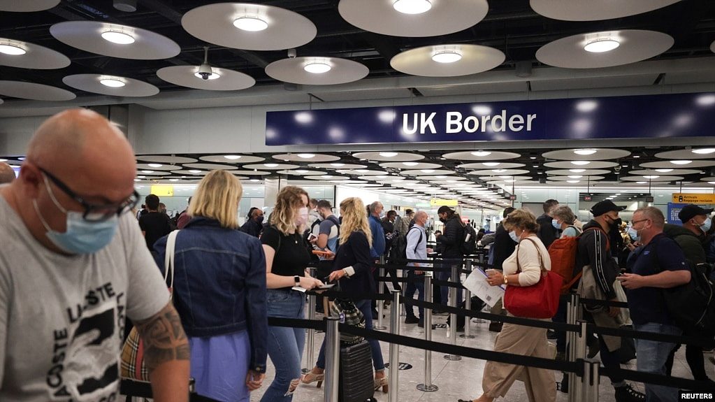 英国伦敦希思罗国际机场5号航站楼的入境审查处（2021年6月29日）