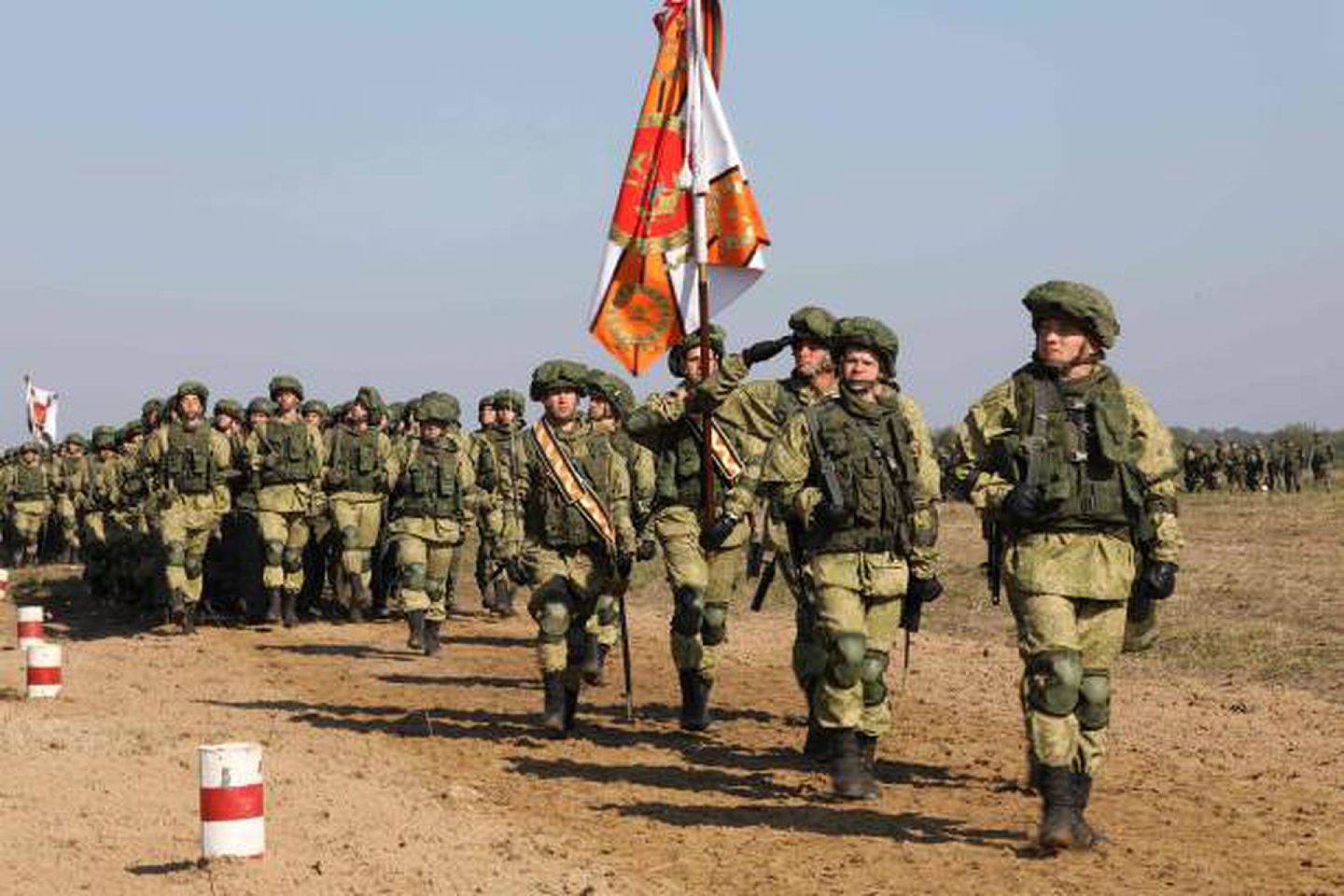 2021年9月9日，加里宁格勒，参加西方2021军演的俄西部军区军事单位在演习正式开始前举行阅兵热身活动。（Getty Images）