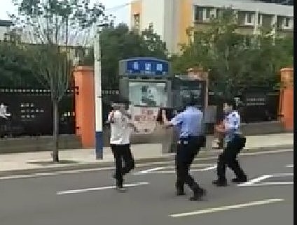 江西赣州安远县一男子持刀砍伤多人，有学生受伤，嫌疑人当场被抓获
