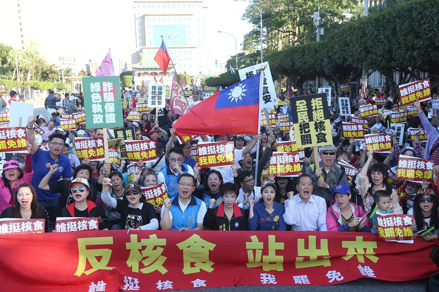 维持禁止日本核食输入台湾议题，获得2018年公投高票通过，如今蔡英文政府必须面临是否推翻民意的抉择。（中央社）