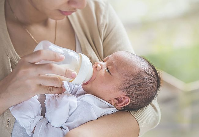 新研究：婴儿粪便中发现大量塑料微粒，含量是成人的13.8倍（组图） - 1