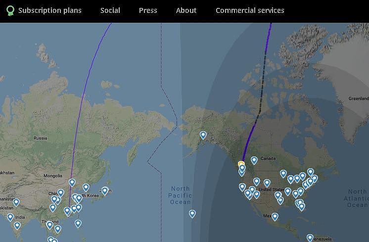 孟晚舟的包机并没有像其他自北美西岸飞往东亚的班机般，使用北太平洋或美国阿拉斯加的航路。 而是向北甚至略微偏东，朝北极海方向飞去，避开美国领空及周边空域。 （取材自Flightradar24）