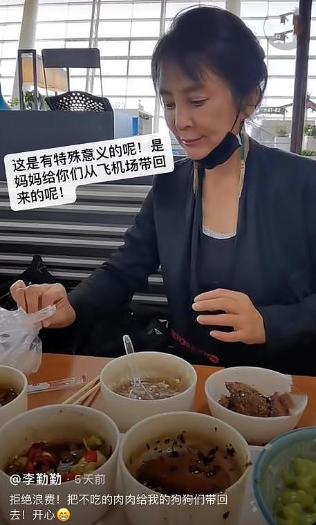 知名女星现身出席婚宴沿桌打包剩饭菜，遭宾客嘲讽直接反呛，本人直言不丢人（组图） - 7