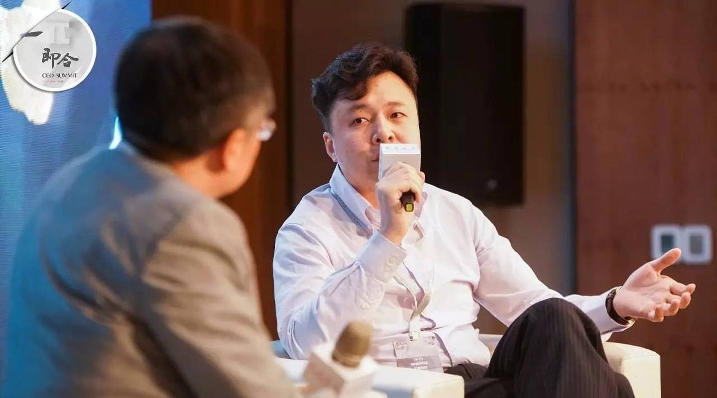 刘晓棕曾以晴福投资董事长身份参加经济论坛。 （网上图片）