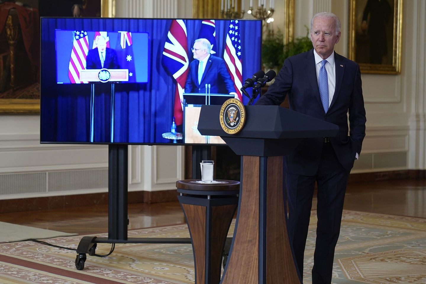 9月15日，美国总统拜登、英国首相约翰逊和澳大利亚总理莫里森共同宣布，为维持并强化印太地区和平稳定，成立三国新安全倡议“AUKUS”。（AP）