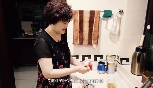 火了15年的李宇春，节目中公开自己的家，现在单身仍和父母一起住 - 3