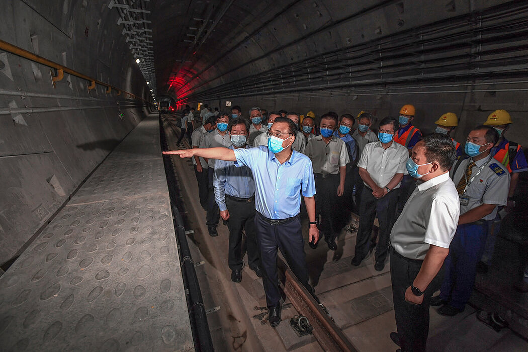 8月，中国总理李克强参观郑州地铁5号线隧道。14人在那里溺亡。