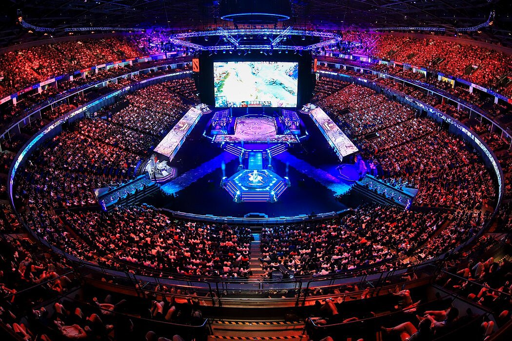 2019年，电竞选手在上海参加多人在线对战区域游戏Dota 2的锦标赛。