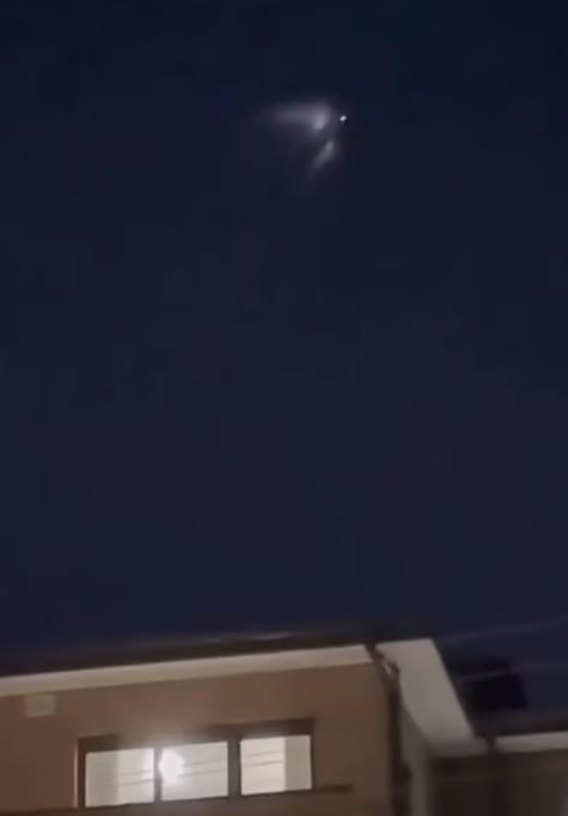 悉尼上空惊现“UFO”？视频网上疯传！专家：是中国火箭（视频/组图） - 2
