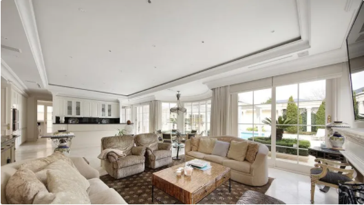 澳海滨豪宅40万挂牌，配备范思哲家具，坐落该区最佳街道