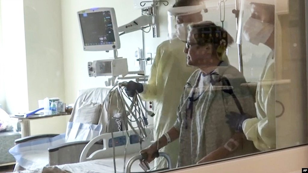 美国新奥尔良郊区一家医院里的新冠病人。