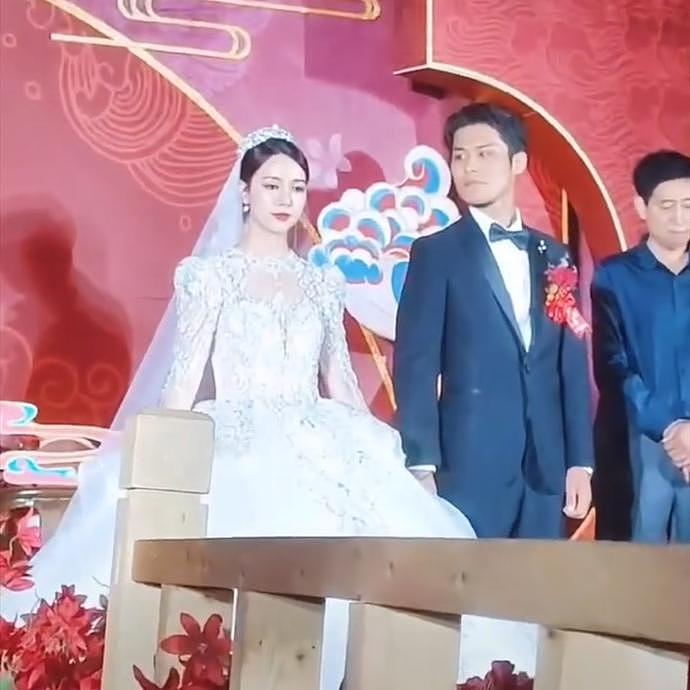 恭喜！网红大杨哥结婚，车队奢华包含五辆法拉利，新娘被指像吉娜（组图） - 1