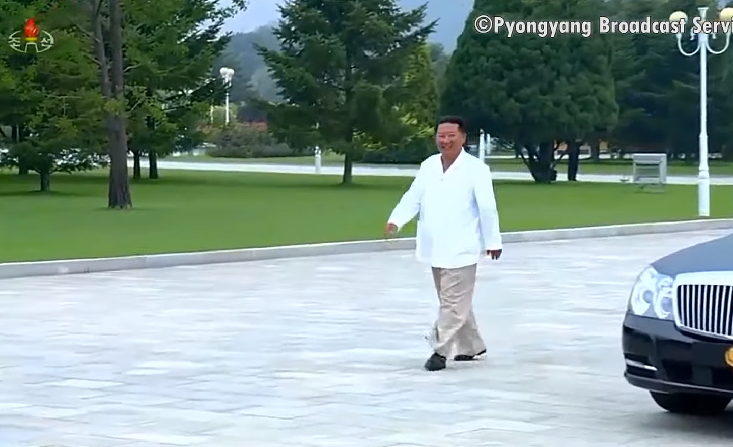 2021年8月30日，朝鲜领导人金正恩接见和勉励支边支农、上山下乡的年轻人。（朝鲜中央电视台视频截图）