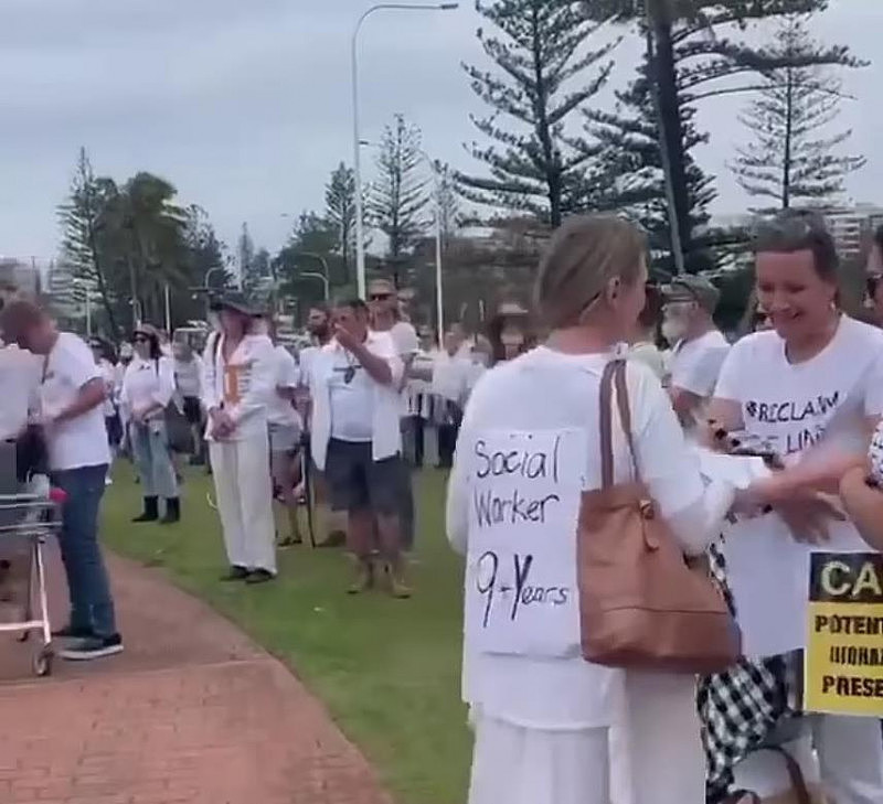 新昆边境爆发示威行动！数百人未戴口罩聚集，抗议强制接种疫苗（视频/组图） - 2