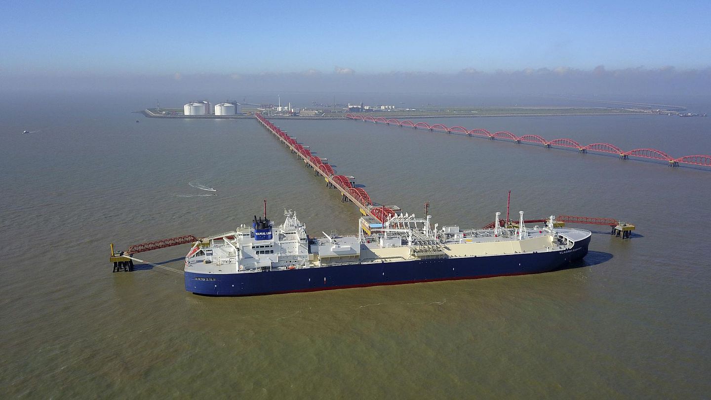 2018年7月19日，江苏南通，中俄能源合作重大项目——亚马尔液化天然气项目向中国供应的首船液化天然气（LNG）通过北极东北航道运抵中石油旗下的江苏如东LNG接收站。（VCG）