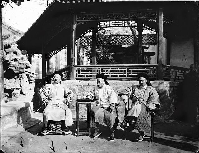 掌管外事的三名满清官员（北京，1871-72年）。