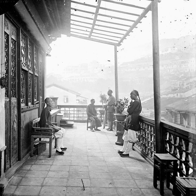 中式茶馆的阳台（香港，1868-71年）。