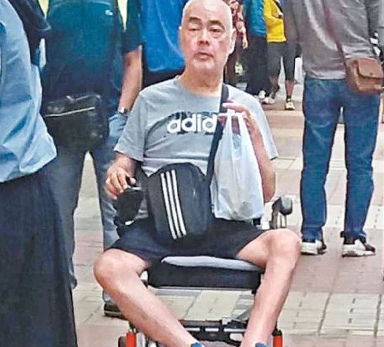 与儿子形同陌路，64岁香港男星张伟文病痛缠身住养老院，经纪人补贴生活费（组图） - 3