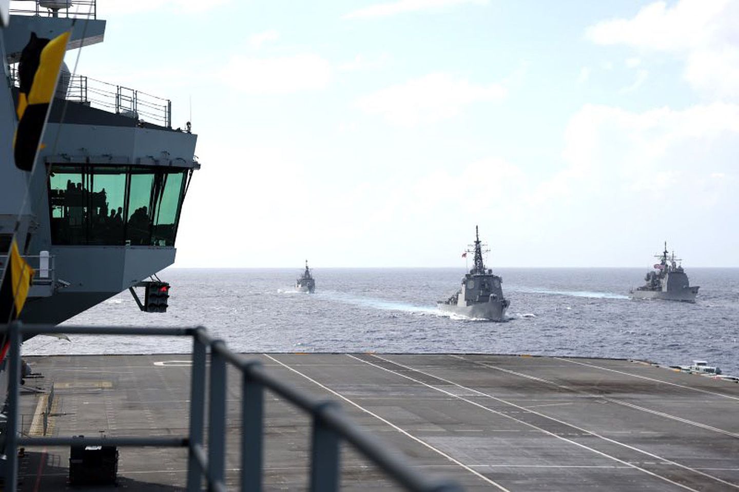 日本海上自卫队护航舰队指挥官、海军少将Konno Yasushige指称，六国海上联合演习汇集3个航母打击群，体现参与国实现自由开放印太地区的强烈意愿。（Twitter@smrmoorhouse）