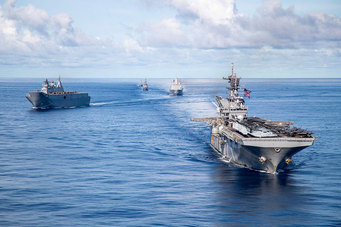 美国日本澳大利亚三国军舰共同参与美国领导的“2021年全球大规模演习”（ LSGE 21）。（Facebook@U.S. Pacific Fleet）
