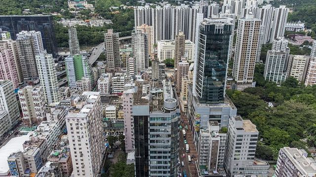 香港的平均的房子价钱，相等于当地人20年的收入。