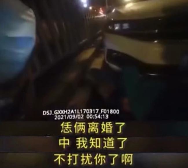 凌晨1点，民警街头拍视频，竟意外曝光男人手机里的婚姻秘密（组图） - 4