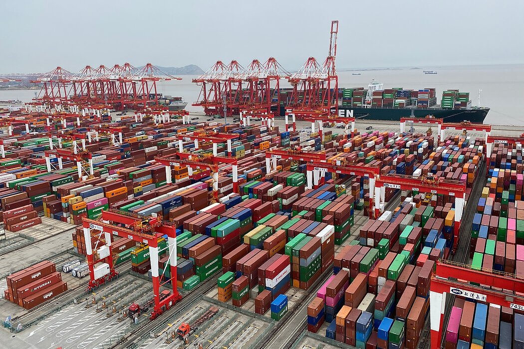 今年6月的上海港。对于中国的贸易做法“我们继续表示严重关切”，美国贸易代表戴琪说。