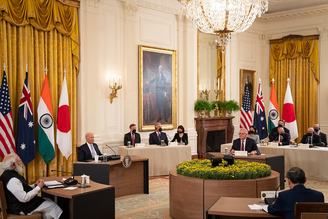 为了让亚太地区主要民主国家在如何应对中国的问题上达成一致，拜登总统上月在白宫会见了澳大利亚、印度和日本的领导人。