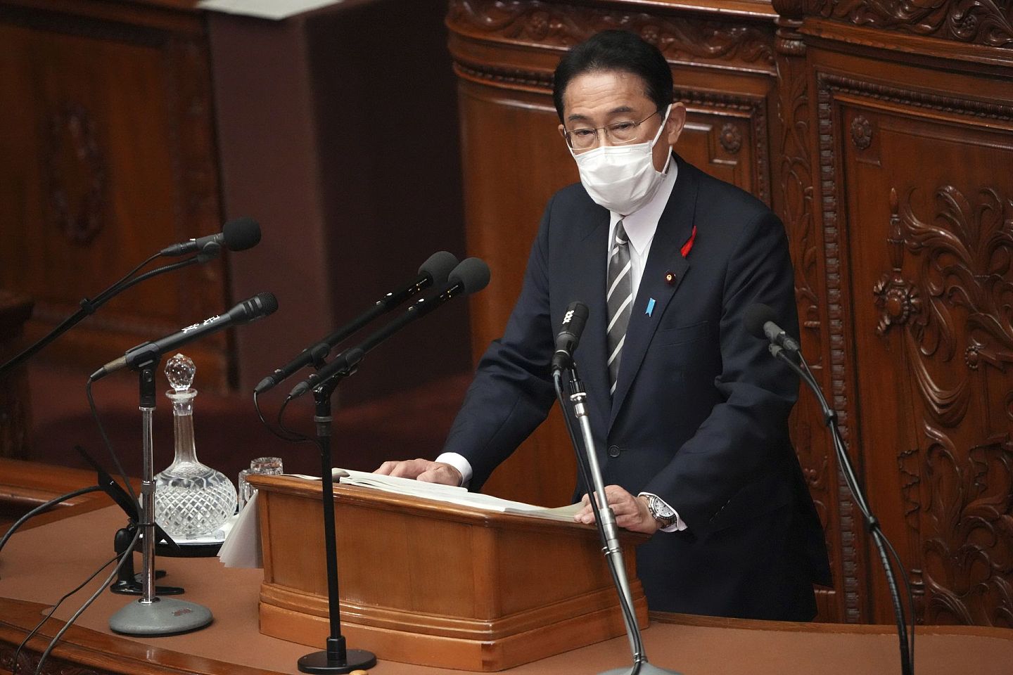 2021年10月8日，日本首相岸田文雄在东京国会众议院全体会议上发表了就任后的首次施政演说。（AP）