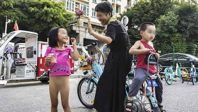 女子开三轮带俩女儿流浪：拒绝他人帮助，有50个相亲对象（组图） - 3