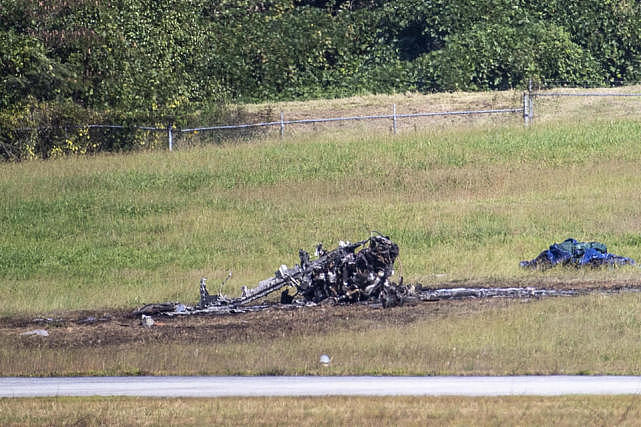惨剧！美国一小型飞机刚起飞就坠毁起火，机上4人全部遇难