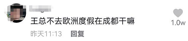 王思聪疑与女伴穿情侣装！踩近6万元鞋吃路边摊，鼻梁创可贴吸睛（组图） - 6