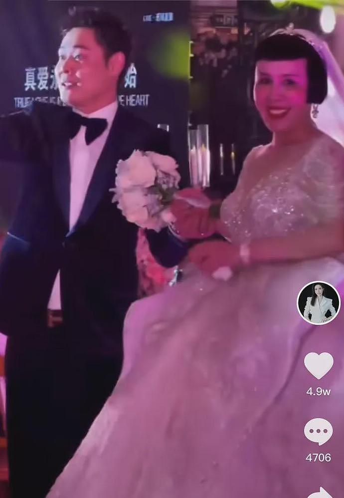 55岁上海女富婆嫁小鲜肉男友引热议！还有黄晓明刘晓庆等大腕在线祝福，网友群嘲：不想努力了（组图） - 17