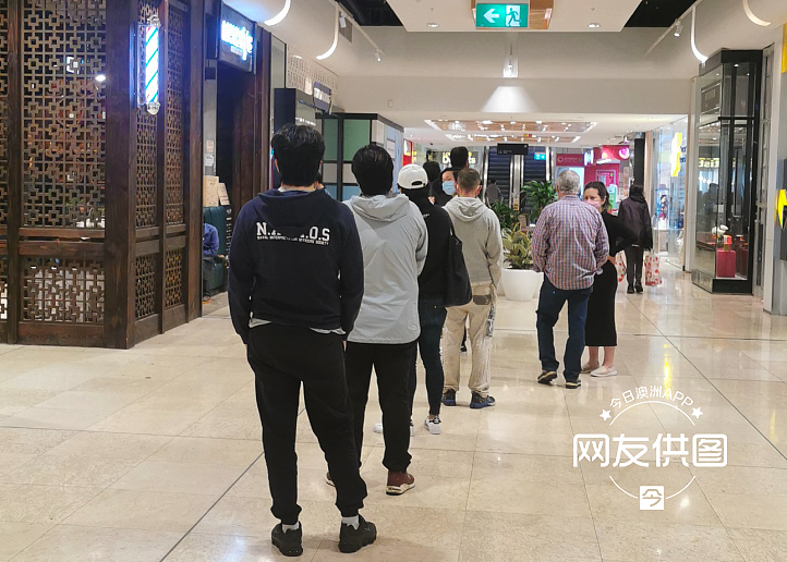 新州解封首日，悉尼华人区理发店外排夸张长龙！中餐馆仍少人堂食，疫苗记录成“通行证”（视频/组图） - 14