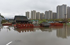 中国山西多地遭遇罕见洪涝灾害 汾河下游泄洪淹没农田村庄