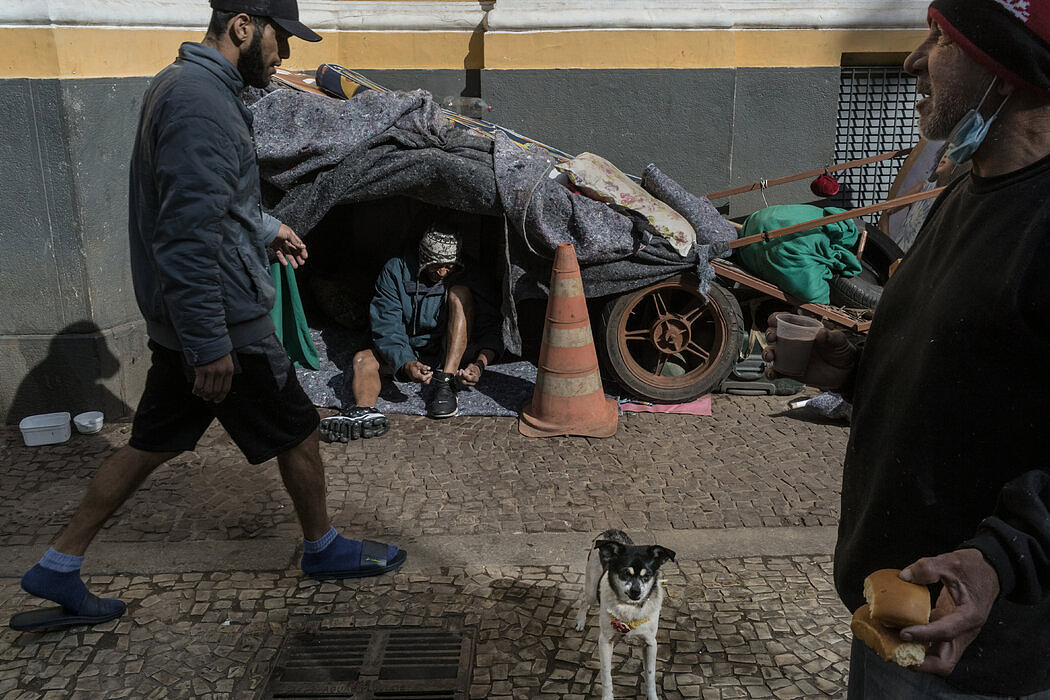 7月，巴西圣保罗的一条街道。许多国家的贫困正在上升。