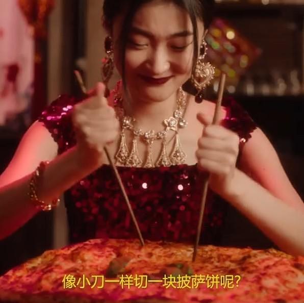 D&G拍摄宣传影片，称华人用筷子吃披萨，掀辱华风波。（翻摄自D&G官方instagram）