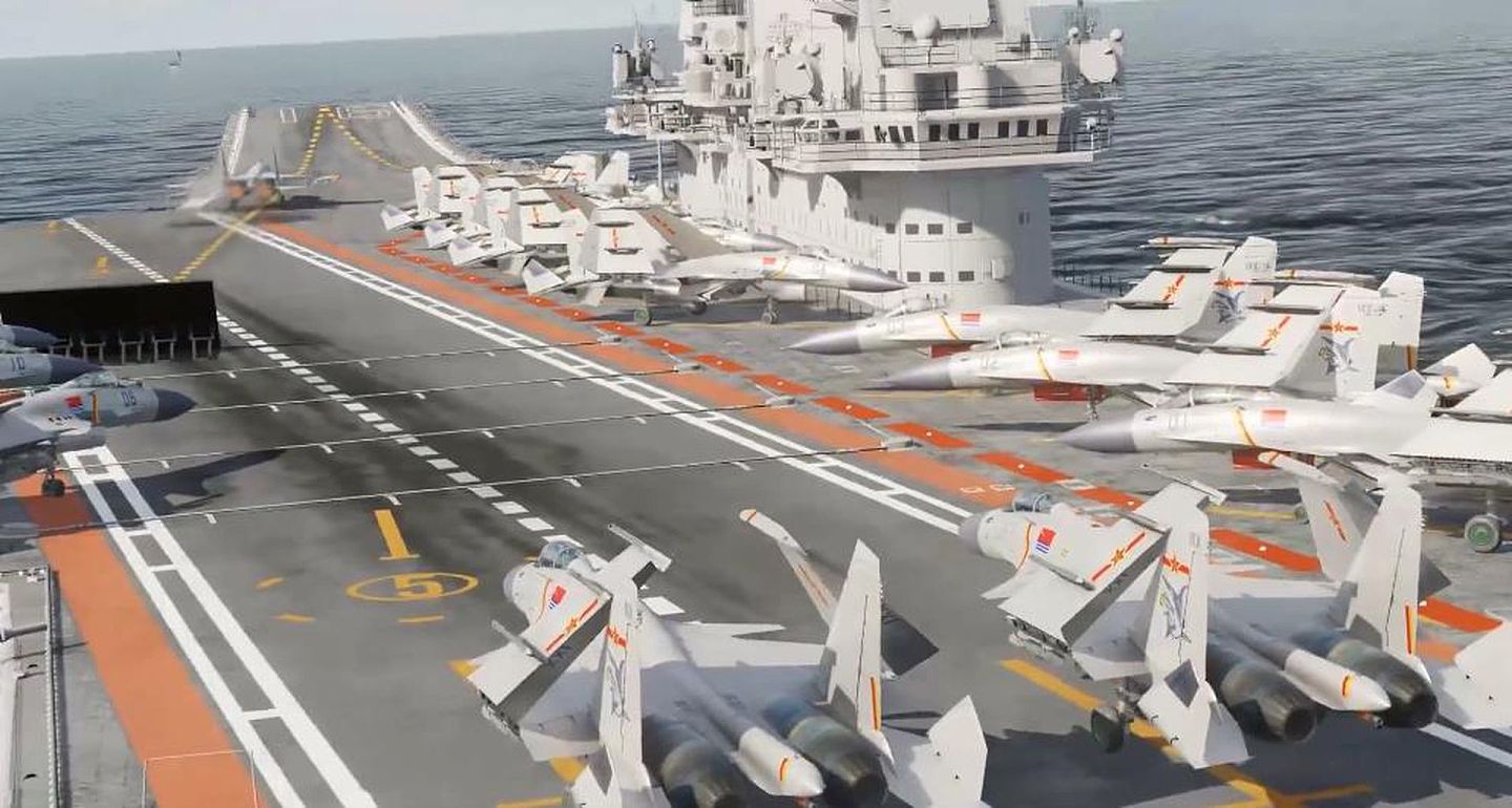 中国军事杂志模拟解放军攻台演习。图为辽宁舰航母，满载歼-15舰载机。（微博@舰船知识）