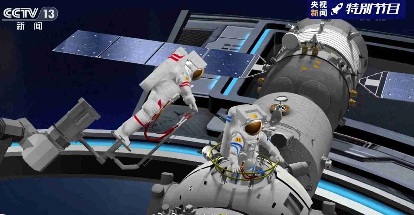 央视直播中，航天员出舱模拟画面。（中国央视截图）