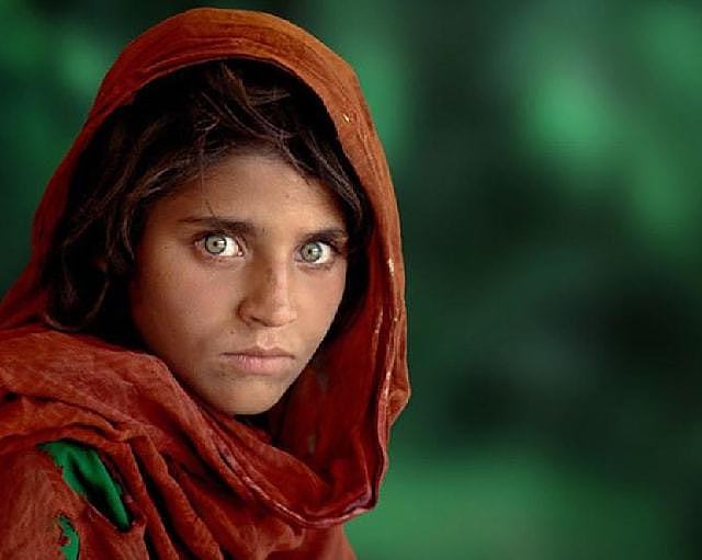 阿富汗少女曾用“眼睛”感动世界，18年后再见到她，却物是人非（组图） - 1