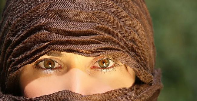 阿富汗少女曾用“眼睛”感动世界，18年后再见到她，却物是人非（组图） - 7