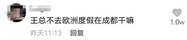 王思聪疑与女伴穿情侣装，踩近6万元鞋吃路边摊，鼻梁创可贴吸睛（组图） - 6