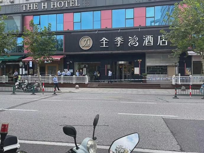 上海全季鸿酒店发生命案，网传53岁男子砍下41岁女同事头颅（视频/组图） - 3