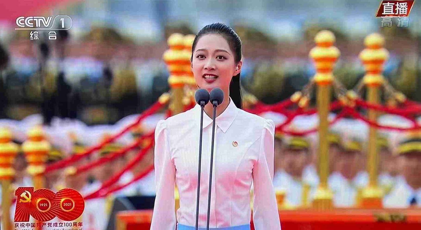 7月1日，中共建党百年大庆举行，冯琳登上领诵台。（中国央视截图）